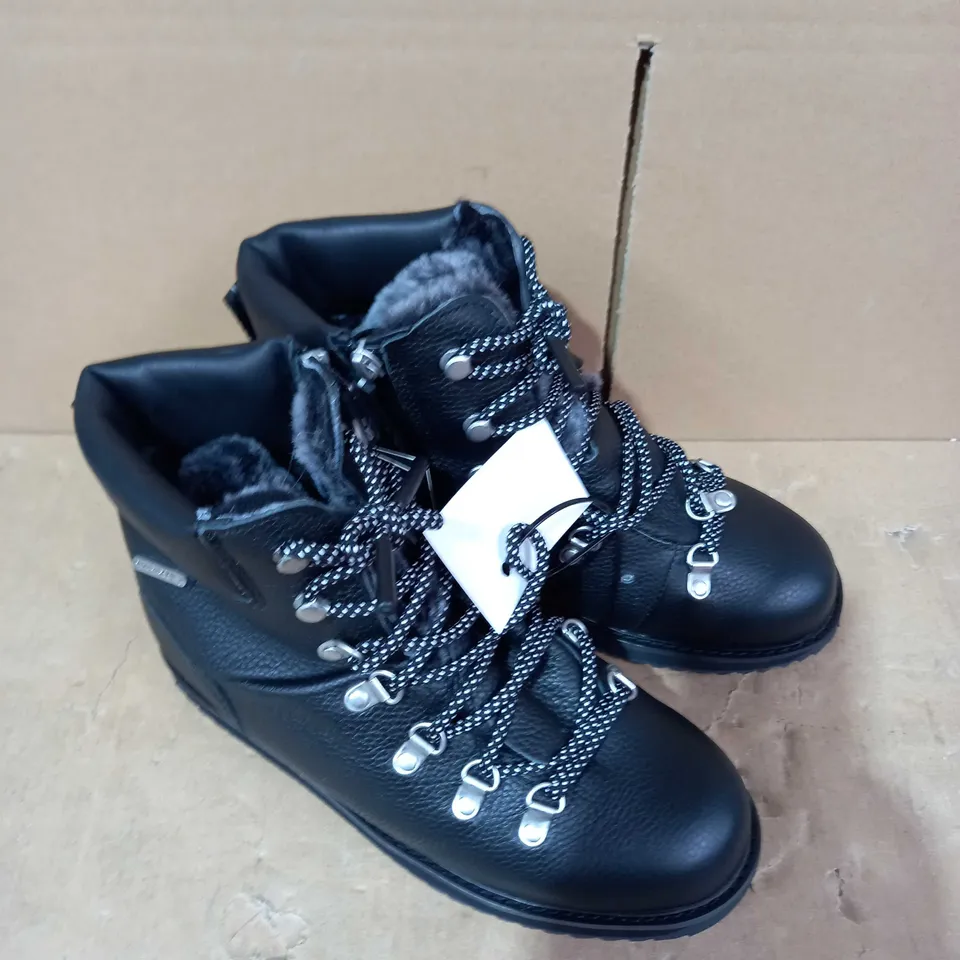 EMU LARAWAG WATERPROOF BOOTS - SIZE 6
