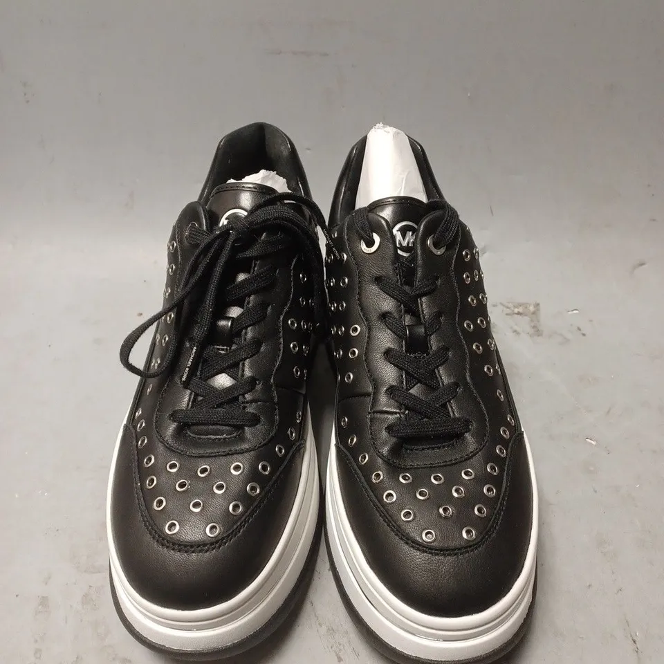BOXED PAIR OF MICHAEL KORS HAYES LACE UP TRAINERS - UK SIZE UNSPECIFIED