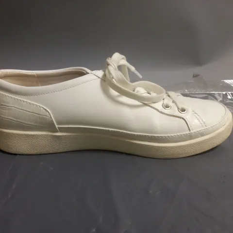 VIONIC WINNY TRAINERS WHITE SIZE 6