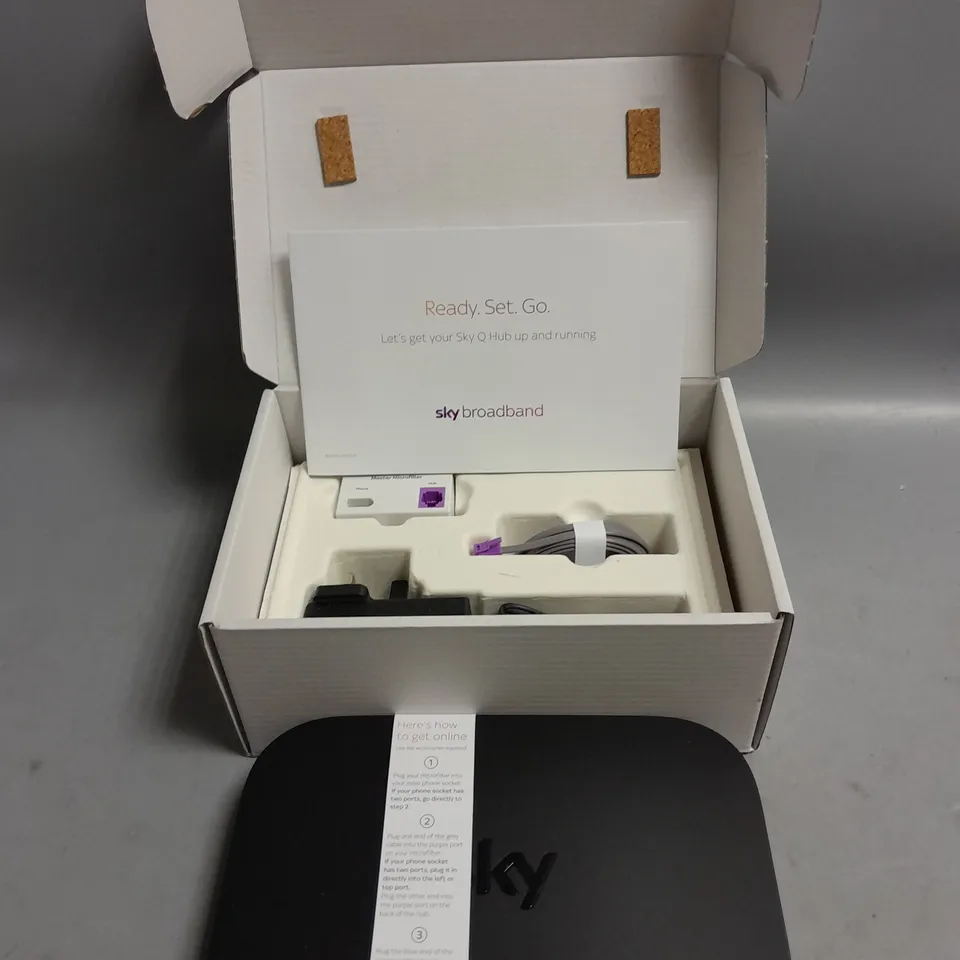 BOXED SKY Q HUB WITH ACCESSORIES
