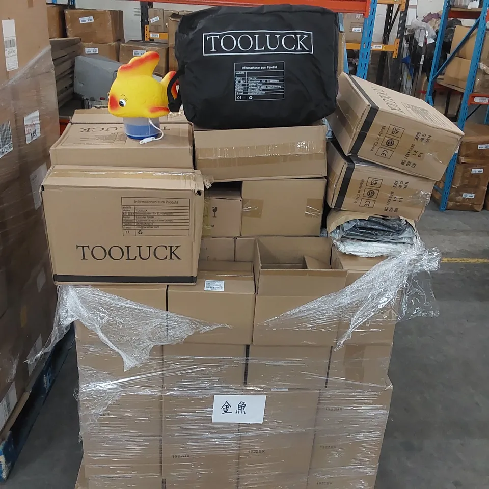 PALLET OF CAR ROOF BAGS AND GOLDFISH POOL CLEANERS ECT - QUANTITY UNSPECIFIED 