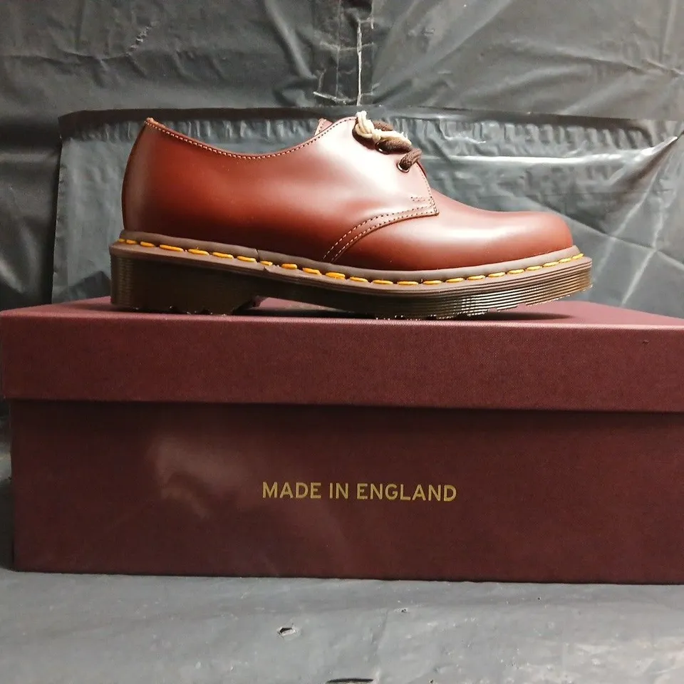 BOXED PAIR OF DR MARTENS VINTAGE 1461 SHOES IN OXBLOOD SIZE UK 4