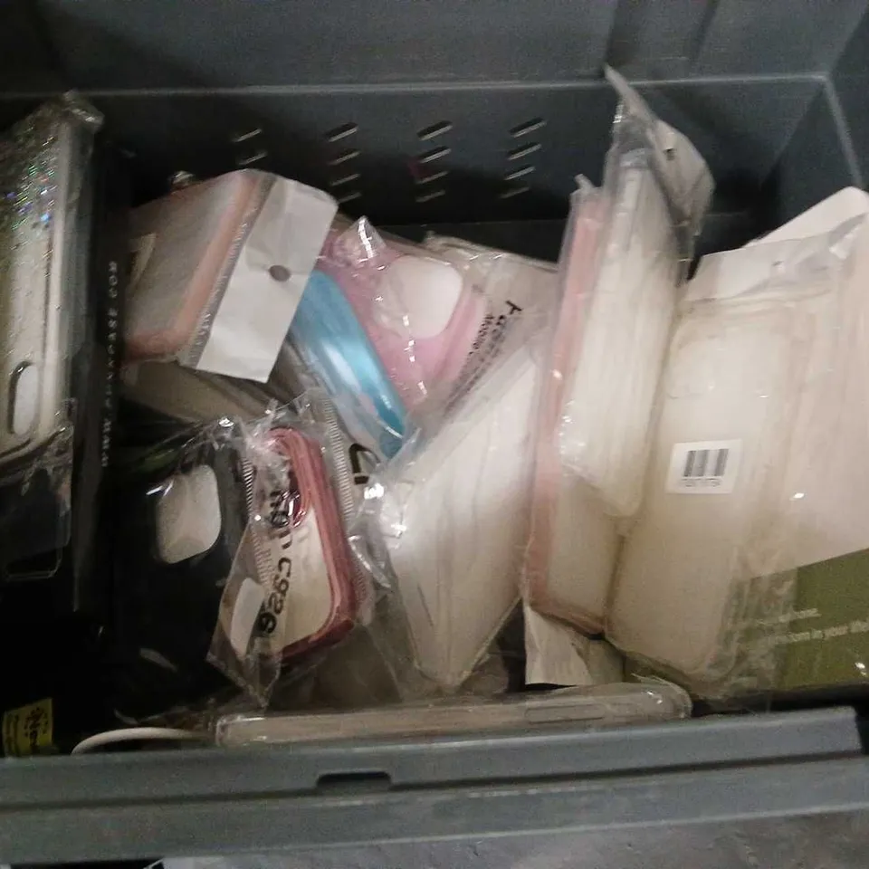 LOT OF ASSORTED MOBILE PHONE ACCESSORIES TO INCLUDE CASES, SCREEN PROTECTORS AND CHARGERS