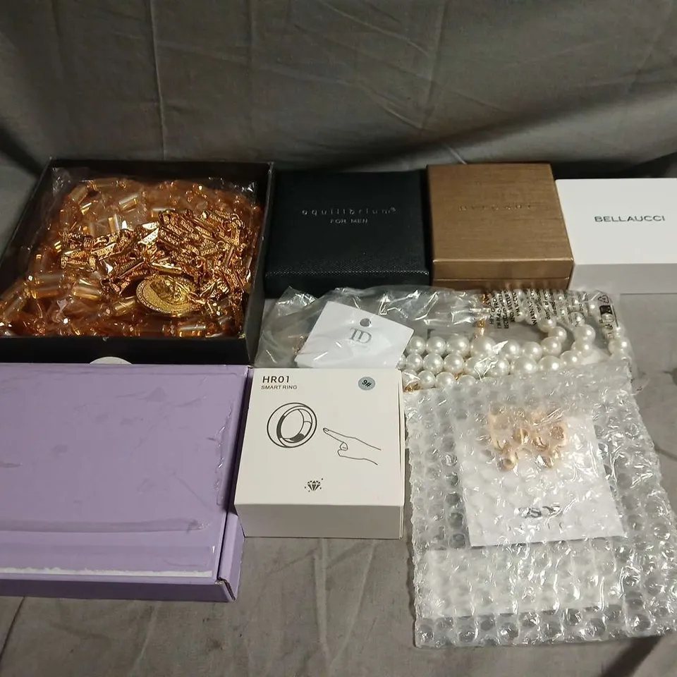 APPROXIMATELY 10 ASSORTED JEWELLERY ITEMS TO INCLUDE - NECKLACE ,WATCH , EARRINGS ETC