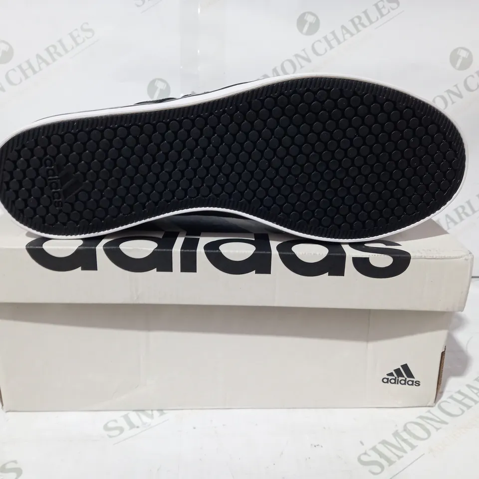 BOXED PAIR OF ADIDAS VS PACE 2.0 IN GREY/BLACK UK SIZE 8.5