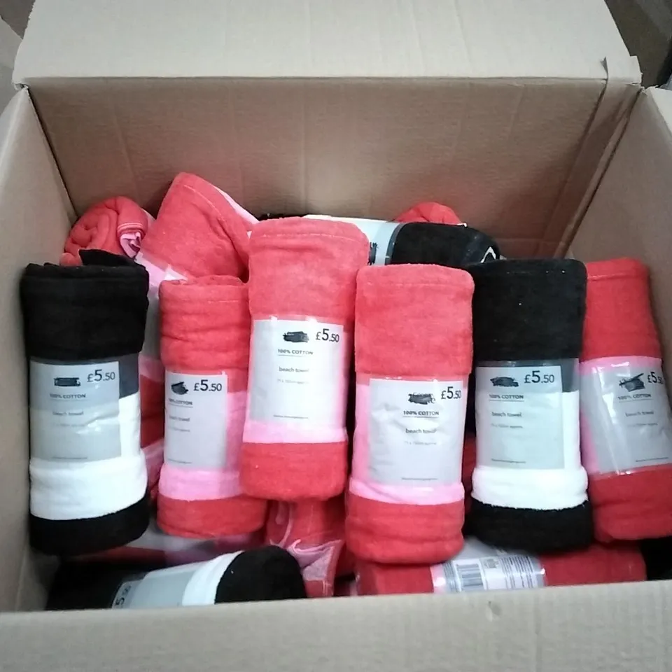 PALLET TO CONTAIN A VERY LARGE QUANTITY OF ASSORTED BRAND NEW BEACH TOWELS - COLOURS VARY, APPROXIMATELY 71 x 152cm EACH