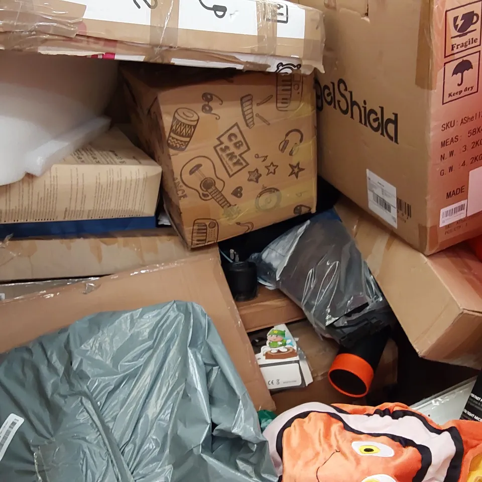 PALLET OF ASSORTED ITEMS INCLUDING: KIDS TRICYCLE, 2 IN 1 BABY WALKER, LARGE TUMBLE TOWER JENGA SET, BUFFET-VITRINE, CUSHION