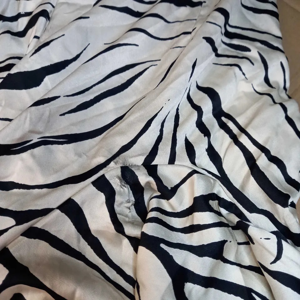 AX PARIS STONE/BLACK SATIN MIDI DRESS - SIZE 16