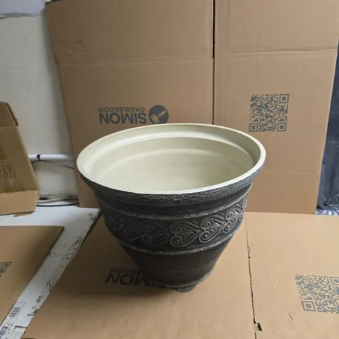 LARGE DECORATIVE PLANT POT