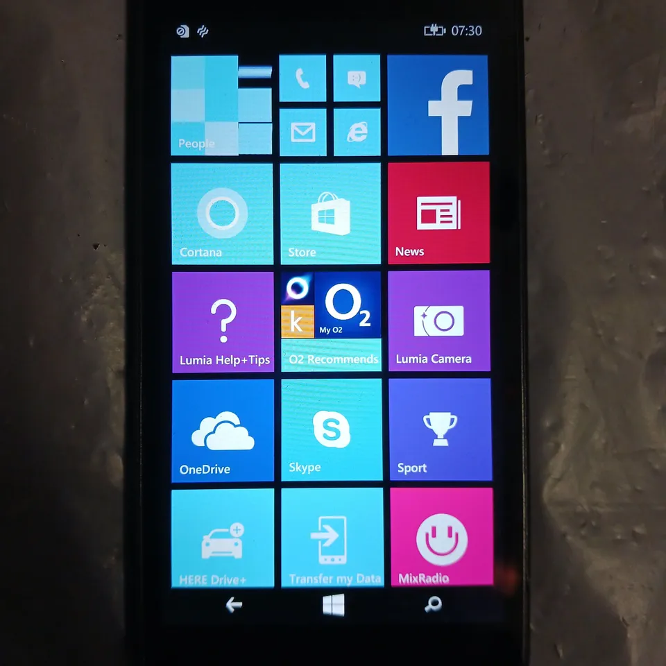 MICROSOFT LUMIA 640 02 BLACK