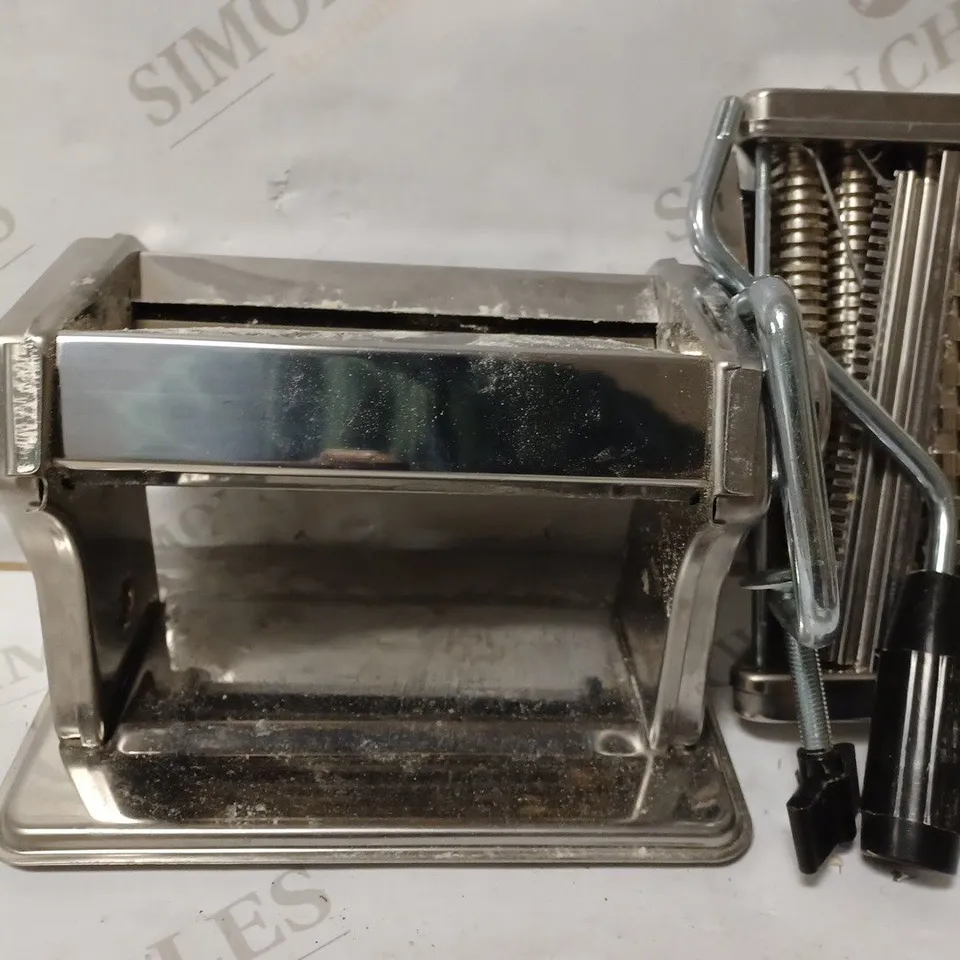 WORLD OF FLAVOURS PASTA MAKER, MANUAL PASTA MACHINE 