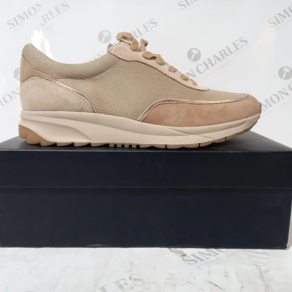 BOXED PAIR OF NATURALIZER PLATFORM TRAINERS IN TAN/BROWN - SIZE 8