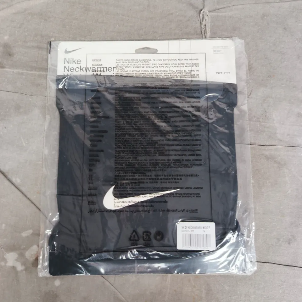 BAGGED NIKE NECKWARMER IN BLACK