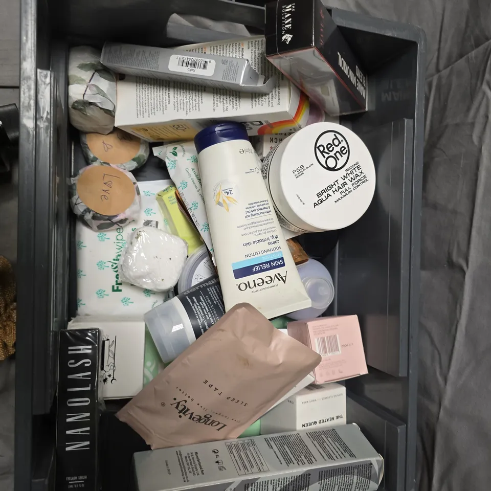 ASSORTED HEALTH & BEAUTY PRODUCTS: KUNDAL HONEY & MACADAMIA SHAMPOO, THE MAN RAZOR BUMPS SERUM, LASH SERUM & MISC COSMETICS