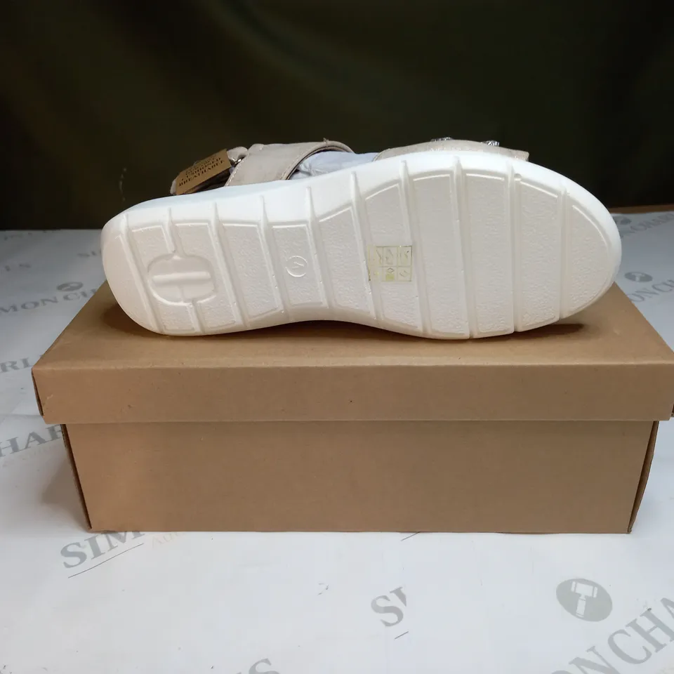 CUSHION-WALK DIMANTE SANDALS SIZE 4