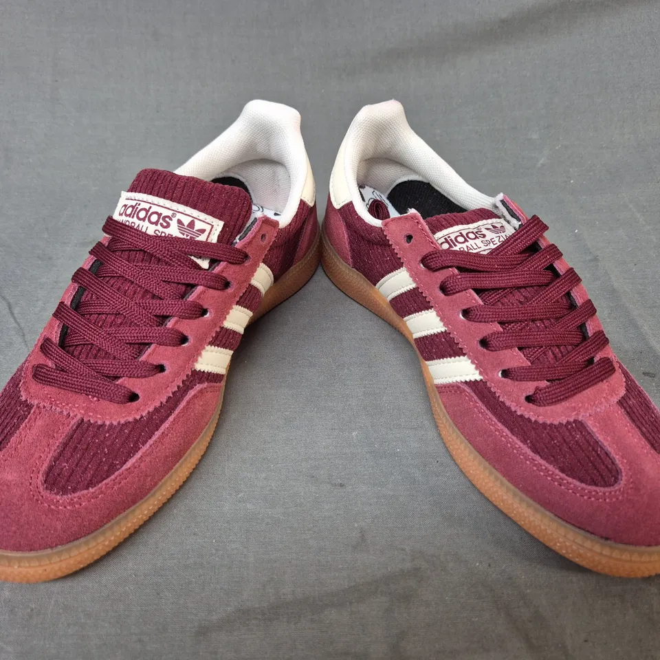 BOXED PAIR OF ADIDAS HANDBALL SPEZIAL SHOES IN RED/WHITE UK SIZE 5