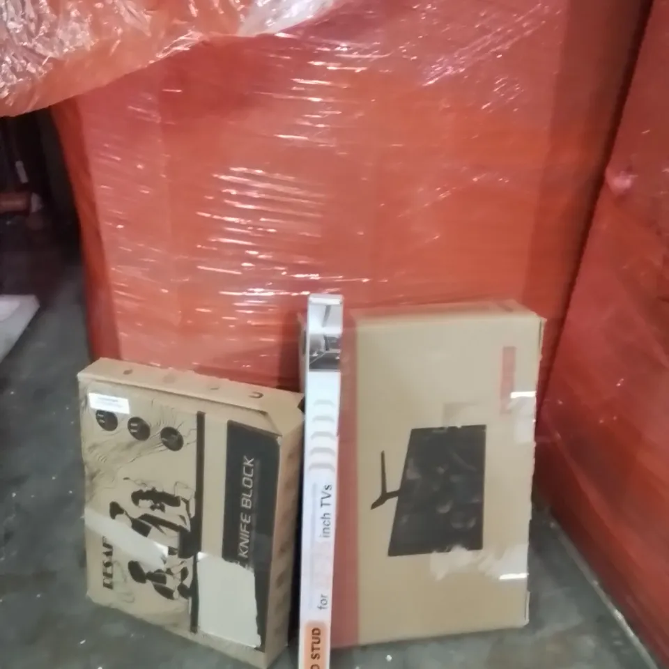 PALLET OF ASSORTED HOUSEHOLD GOODS AND PRODUCTS TO INCLUDE;TV BRACKET,MONITOR,BEDSIDE TABLE 