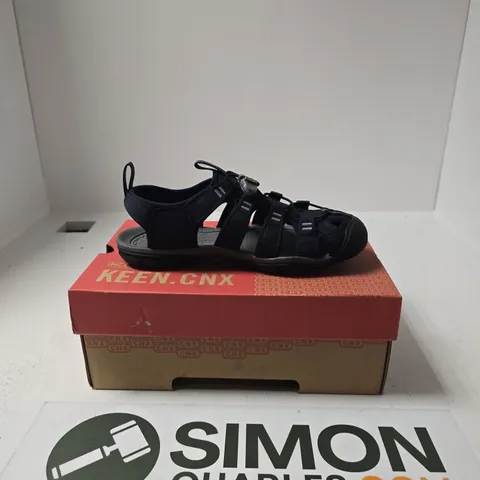 BOXED PAIR OF KEEN SKY CAPTAIN SANDALS SIZE UK 7