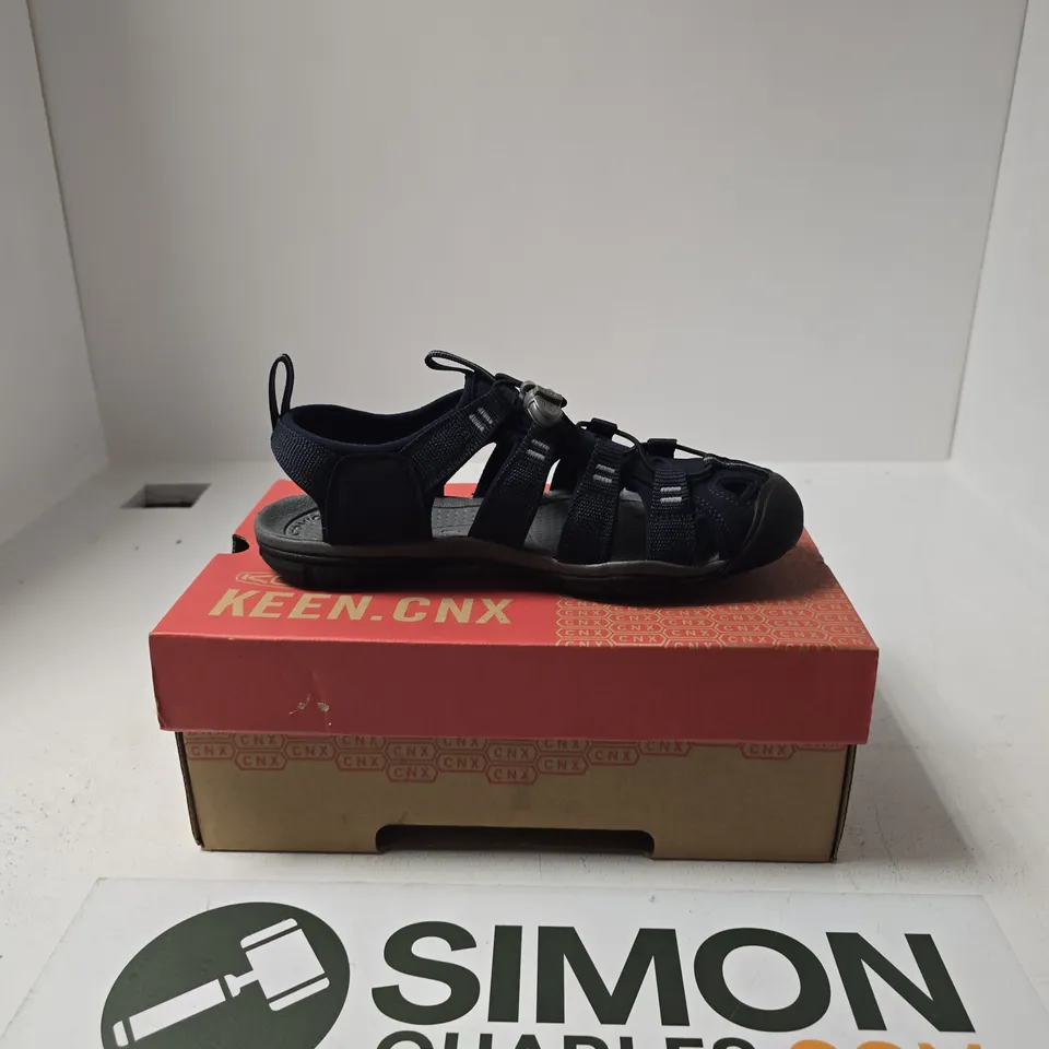 BOXED PAIR OF KEEN SKY CAPTAIN SANDALS SIZE UK 7