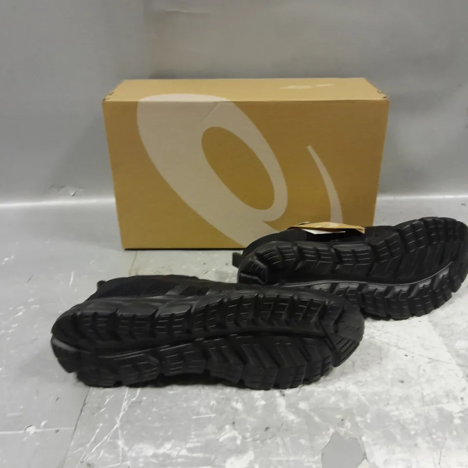 BOXED PAIR OF OASICS GEL-QUANTUM LYTE MENS BLACK UK 10.5