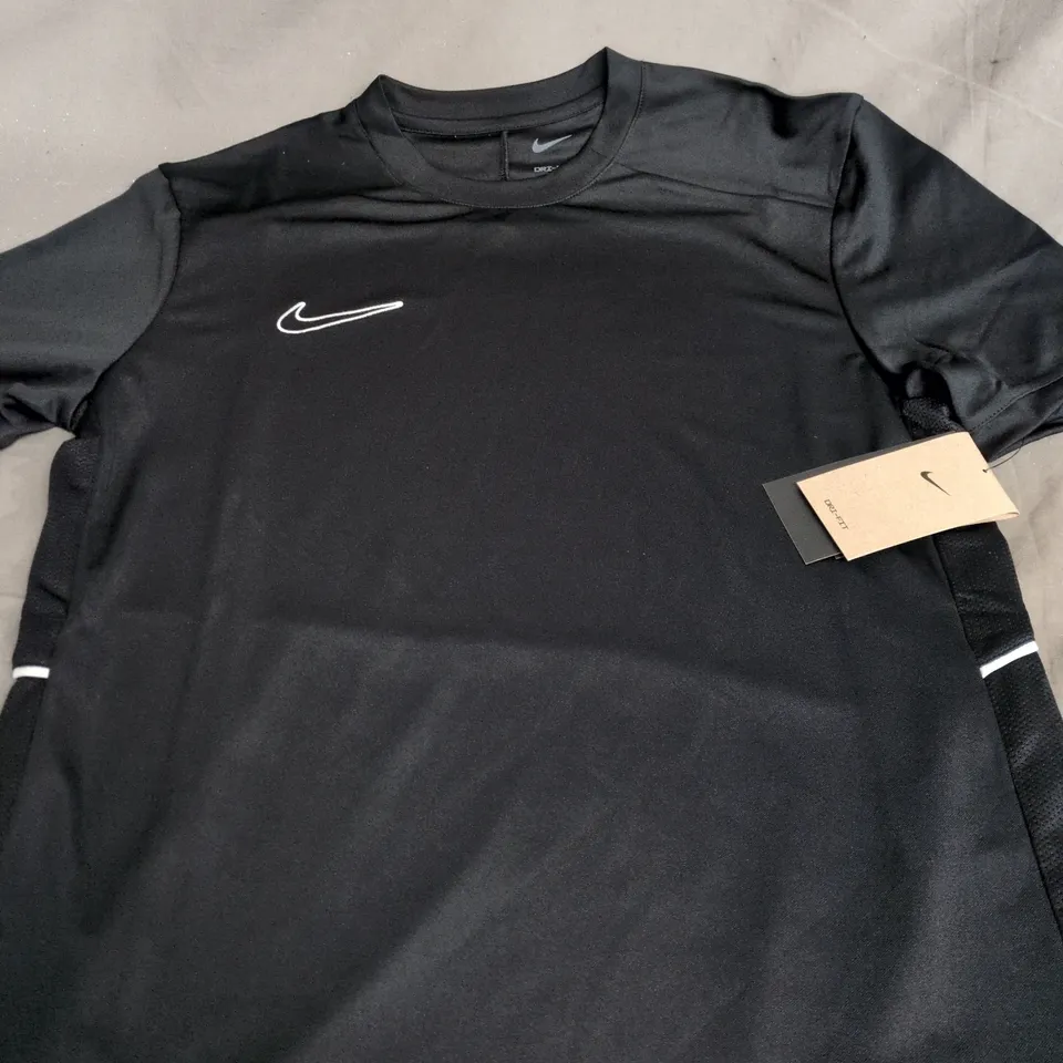 NIKE LOGO  BLACK TEE – SIZE M