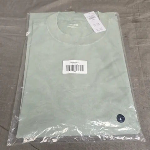 BAGGED HOLLISTER BOXY FIT TEE - SIZE LARGE