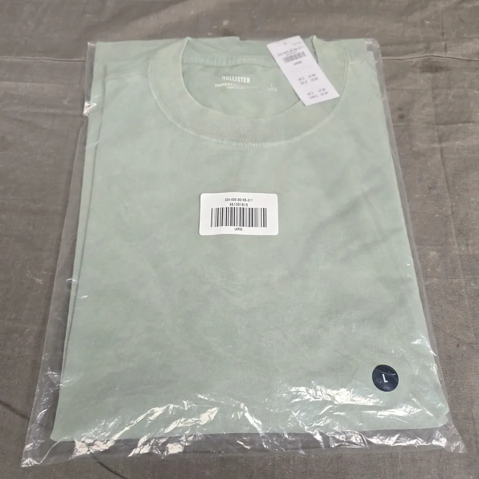 BAGGED HOLLISTER BOXY FIT TEE - SIZE LARGE