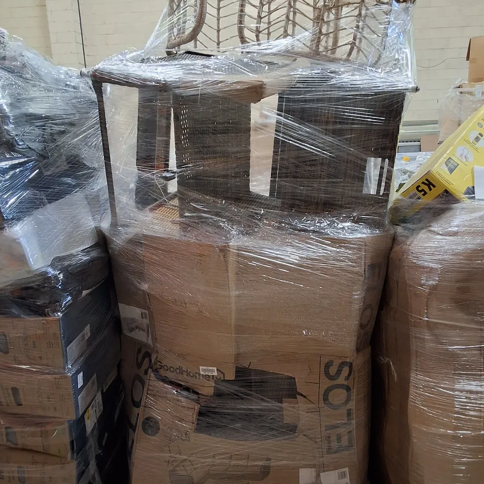 PALLET CONTAINING ASSORTED PIECES OF GARDEN FURNITURE 