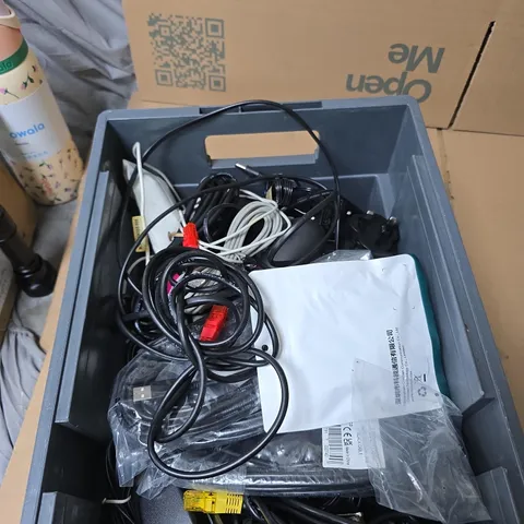 TOTE OF APPROXIMATELY 15 ASSORTED ITEMS TO INCLUDE: EE ROUTER 