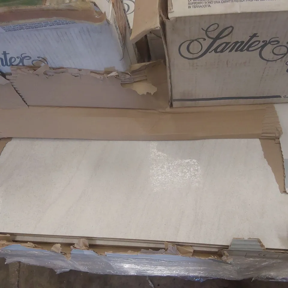 PALLET CONTAINING A VERY LARGE QUANTITY OF ASSORTED TILES