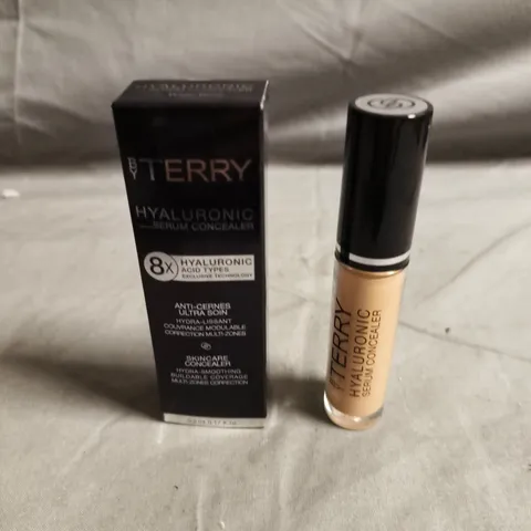 BOXED BY TERRY HYALURONIC SERUM CONCEALER β WARM BEIGE - 5.2ML