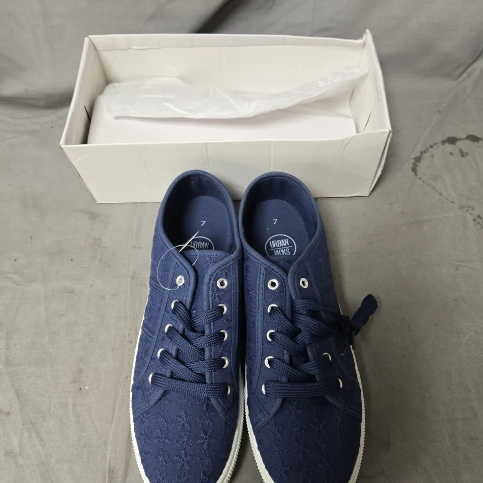 URBAN NAVY BLUE LACE-UP TRAINERS – UK 7 URBAN JACKS