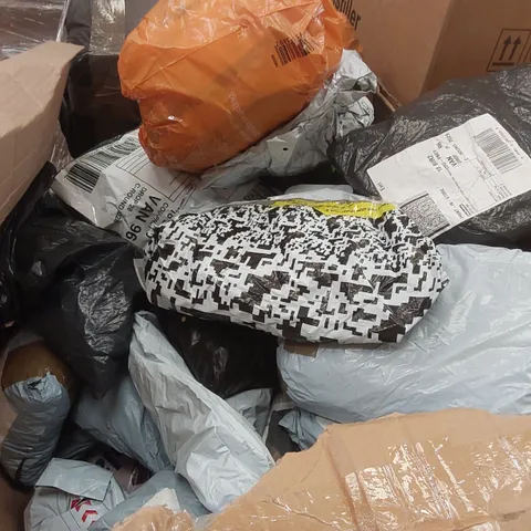 PALLET CONTAINING LARGE NUMBER OF BAGGED CLOTHING ITEMS, SOFA BED, SABRE SAW, FOOD PROCESSOR AND LOTS MORE UNMARKED BOXED ITEMS 