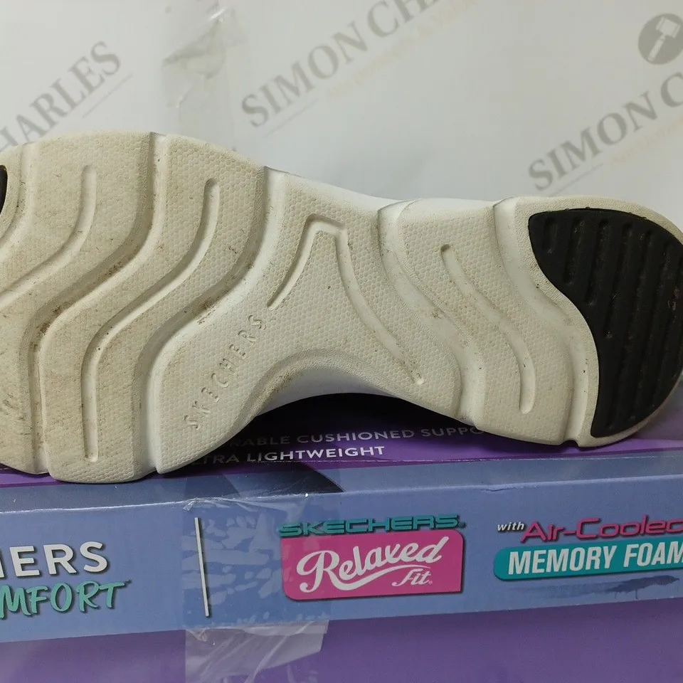 SKECHERS RELAXED FIT BLACK/WHITE WOMENS TRAINERS - SIZE 5.5