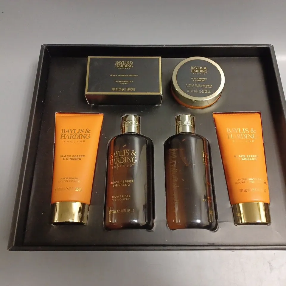 BOXED BAYLIS & HARDING BLACK PEPPER & GINSENG COLLECTION