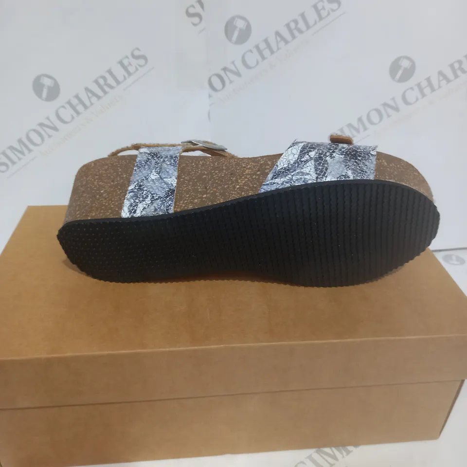 BONOVA HIGH HEEL PLATFORM SANDAL - SIZE 6