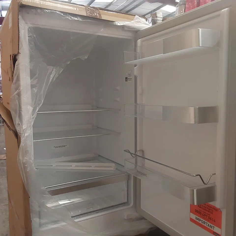 HOTPOINT 50/50 INTEGRATED FRIDGE FREEZER -HPKS1262B4UK