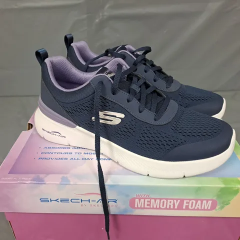 BOXED PAIR OF SKECHERS SKECH-AIR DYNAMIGHT TRAINERS IN NAVY - UK 6