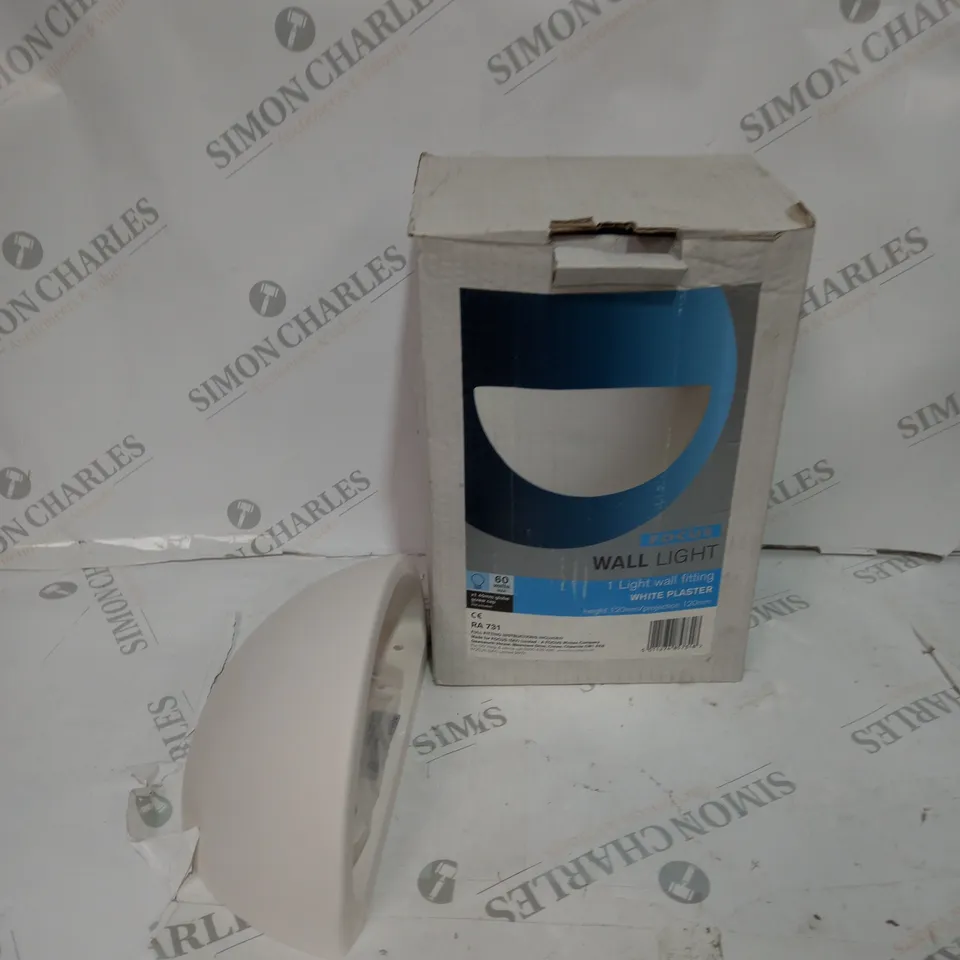 FOCUS WALL LIGHT - 1 LIGHT WALL FITTING WHITE PLASTER 