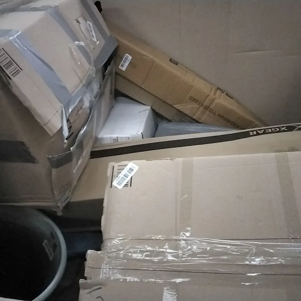 PALLET OF ASSORTED ITEMS INCLUDING LEVEL8 SUITCASE, COZEEMAX GARMENT STEAMER  COWAYBAIR PURIFIER, ZENIDA WALL MIRROR, TOWER FAN