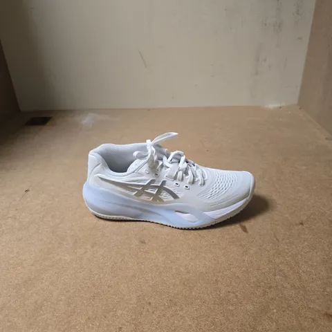 ASICS WHITE RUNNING SHOE -  UK SIZE 5.5 