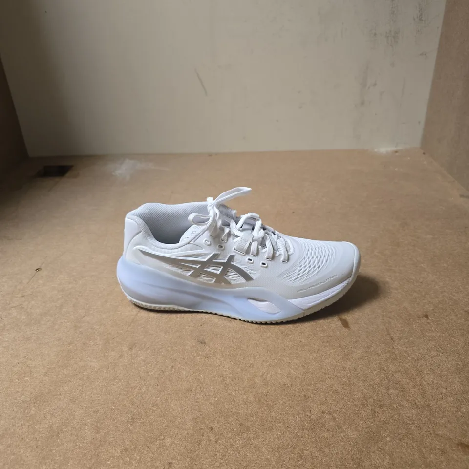 ASICS WHITE RUNNING SHOE -  UK SIZE 5.5 