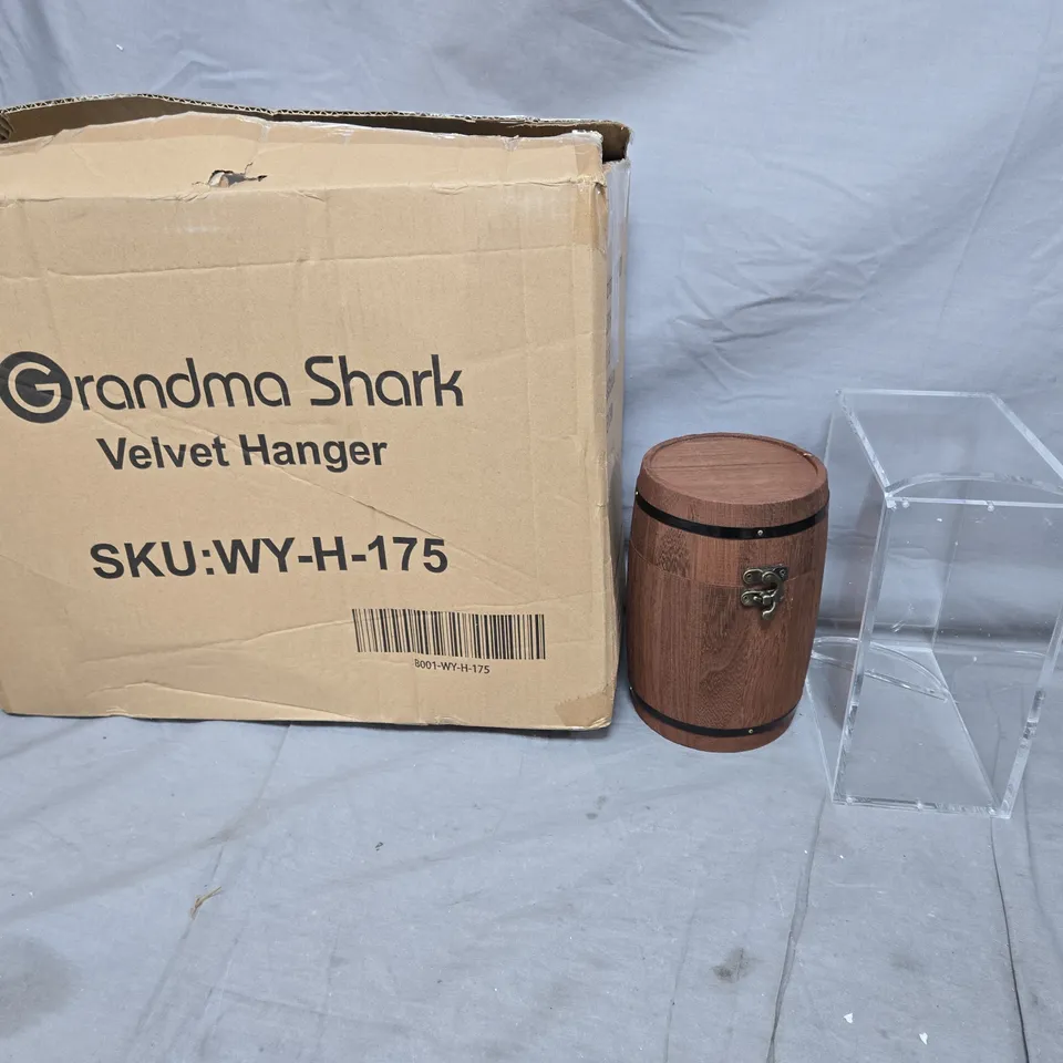 CAGE OF APPROXIMATELY 10 ASSORTED HOUSEHOLD ITEMS TO INCLUDE - VELVET HANGERS - DECORATIVE SMALL BEER KEG - CLEAR PLASTIC STORAGE BOX - COLLECTION ONLY