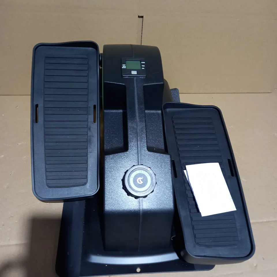 CUBII JR2 SEATED SMOOTH ACTION ELLIPTICAL TRAINER