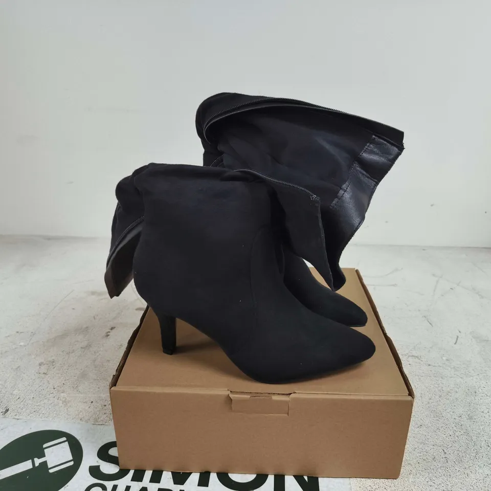 LADIES COLLECTION BLACK BOOTS SIZE 4 BOXED