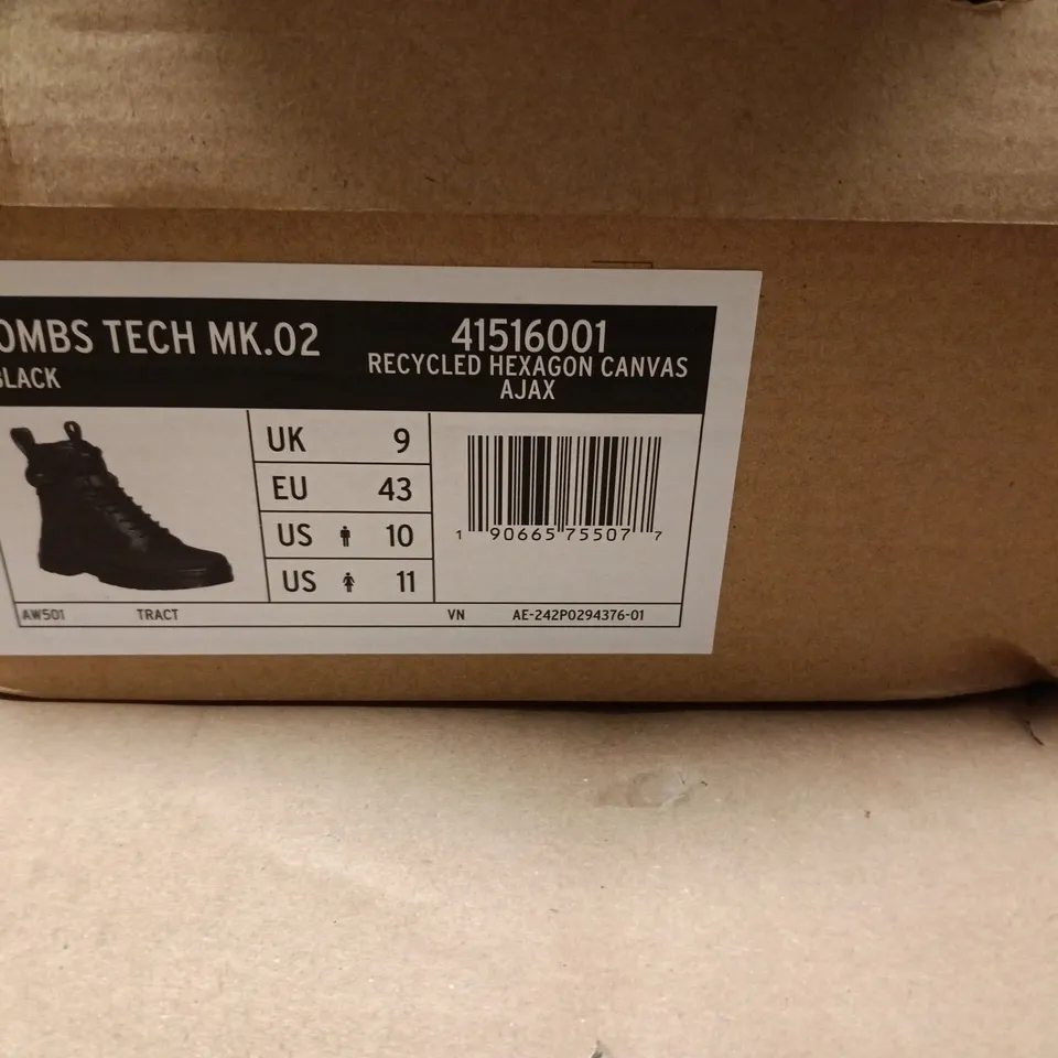 DR. MARTENS COMBS TECH MK.02 BLACK BOOTS, UK 9 (EU 43)