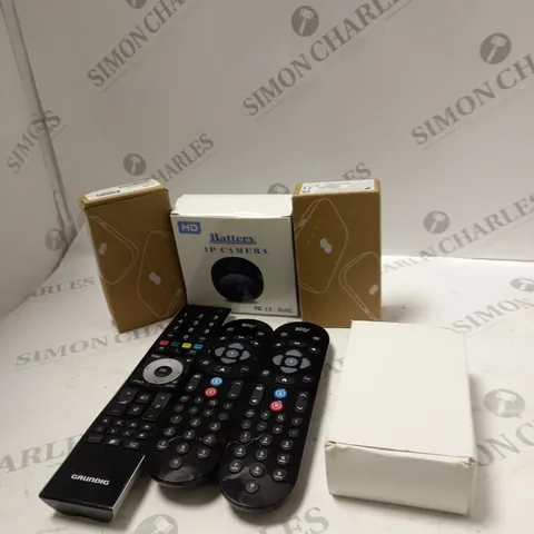 LOT OF ASSORTED ELECTRICAL ITEMS TO INCLUDE REMOTE CONTROLS, MINI HUBS AND BATTERY IP CAMERA