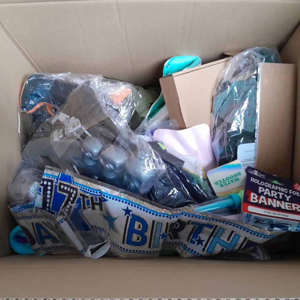 QUANTITY OF ASSORTED TOYS TO INCLUDE BALLOON PUMP, FANCY DRESS AND RAIL CARS