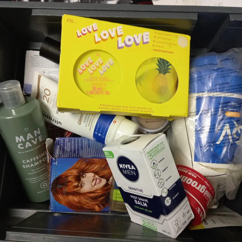 LOT TO CONTAIN APPROXIMATELY 25 ASSORTED UNISEX HEALTHCARE AND BEAUTY PRODUCTS, INCLUDES SHAMPOO, BALMS, MAKEUP ETC  