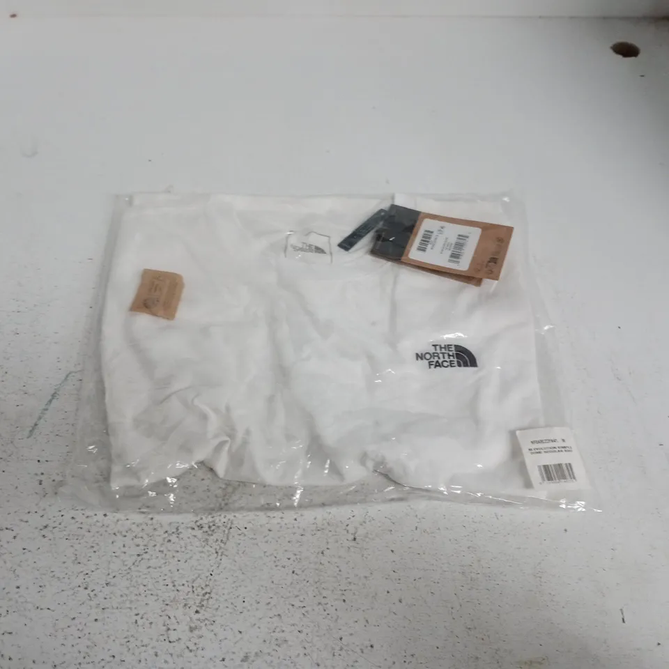 BAGGED THE NORTH FACE M EVOLUTION SIMPLE DOME REGULAR SS TEE IN WHITE - MEDIUM